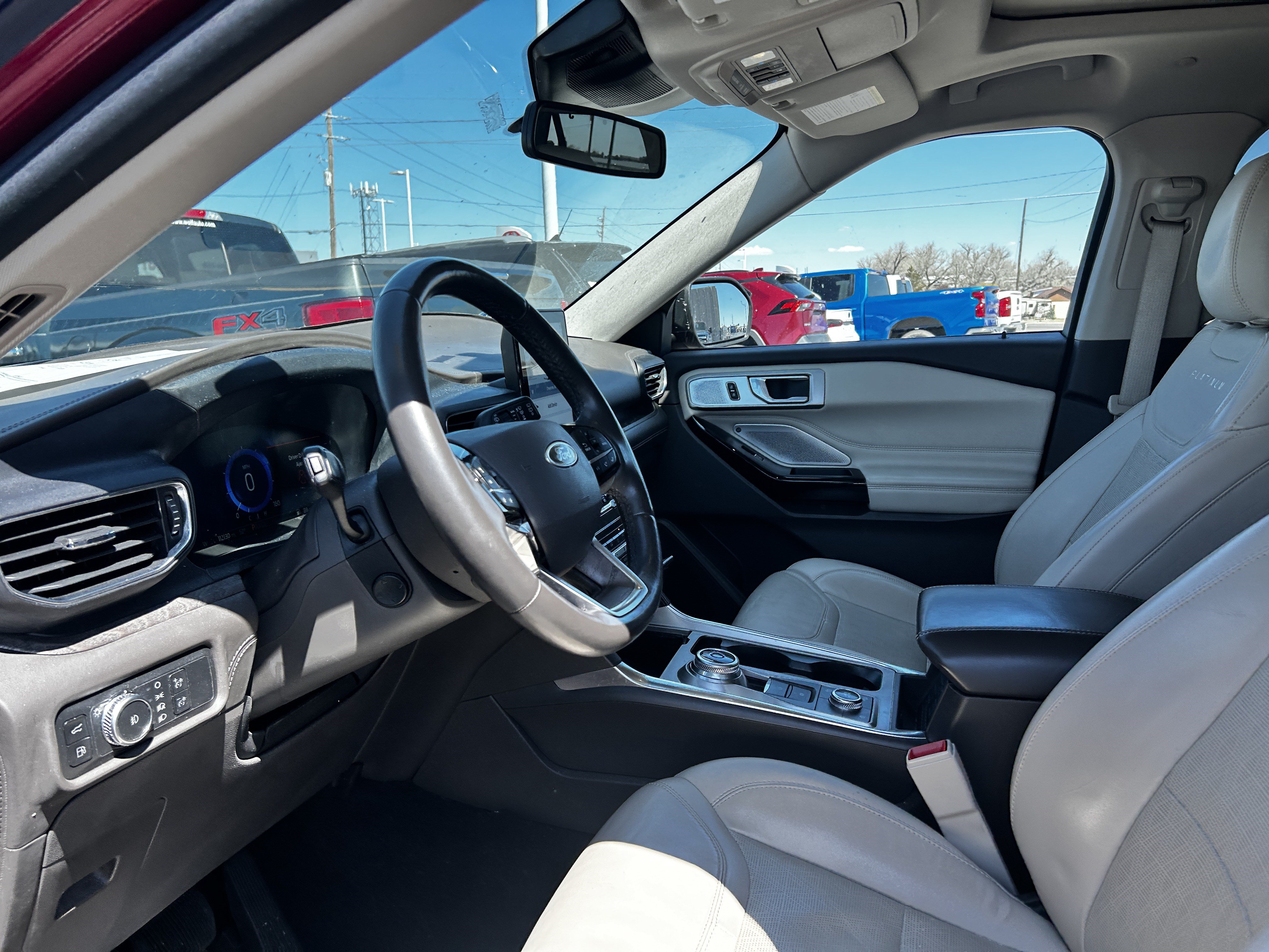 Certified 2022 Ford Explorer Platinum w/ Premium Technology Package AWD/4WD image 9