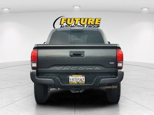 Used 2018 Toyota Tacoma TRD Off-Road w/ Technology Package AWD/4WD image 5