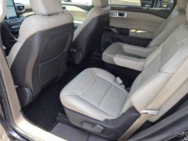 Certified 2020 Ford Explorer Platinum w/ Premium Technology Package AWD/4WD image 14