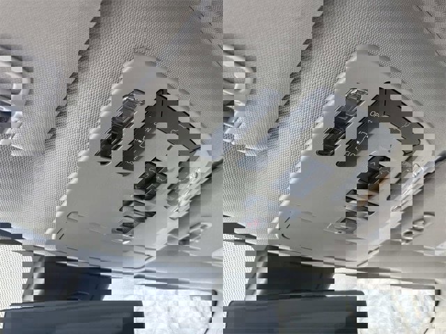 Used 2022 Toyota Sienna Limited image 35