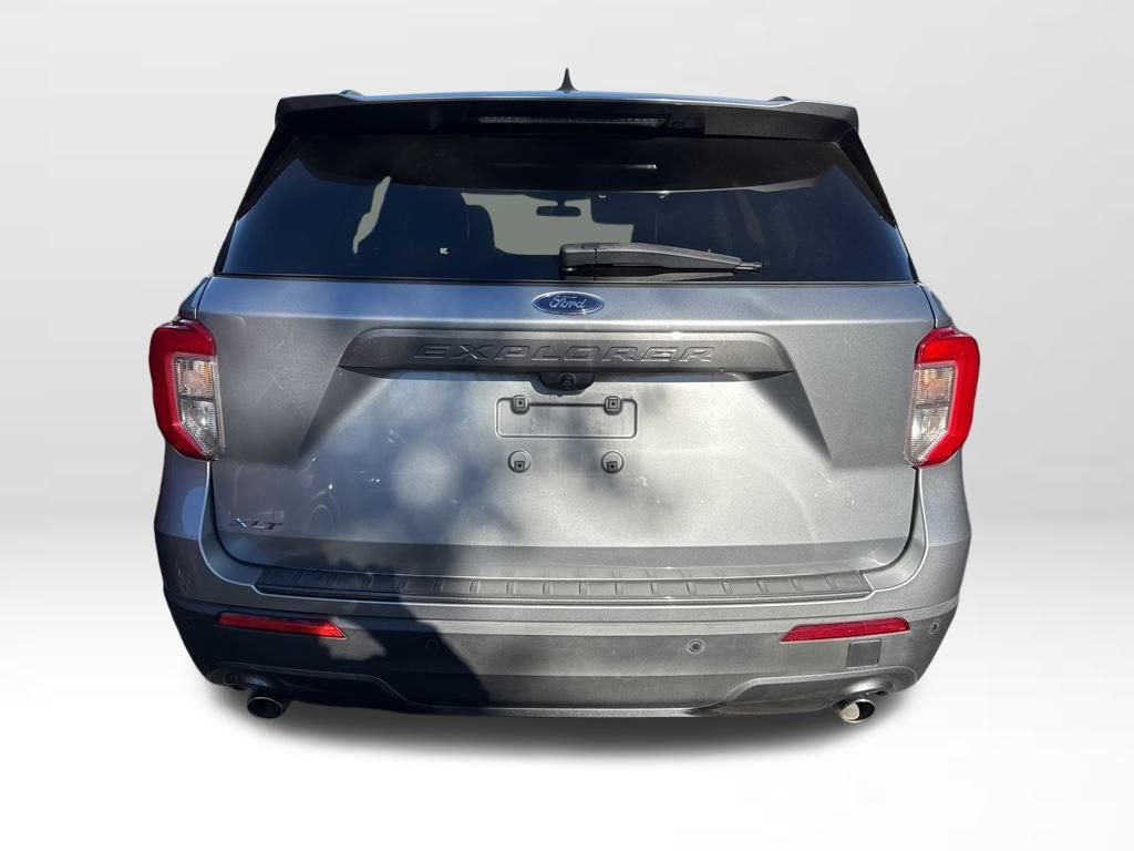 Certified 2022 Ford Explorer XLT w/ Equipment Group 202A image 4