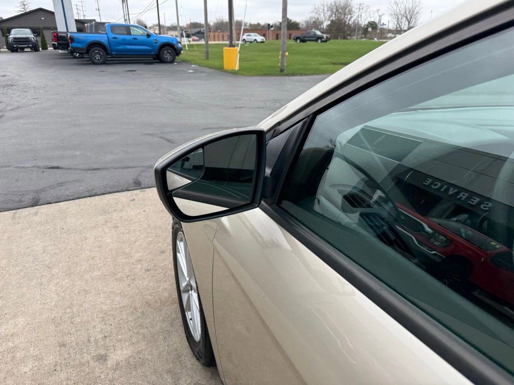 Certified 2018 Ford Focus SE FWD image 16