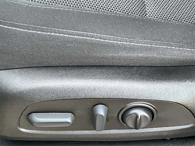 Used 2022 Chevrolet Traverse LT image 17