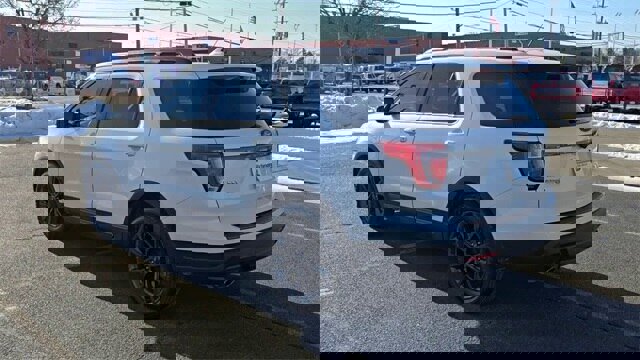 Certified 2019 Ford Explorer XLT w/ Equipment Group 202A image 7