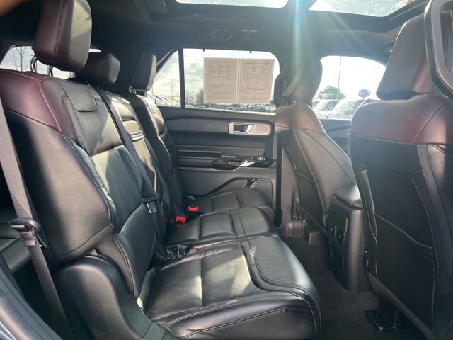 Certified 2022 Ford Explorer Platinum w/ Equipment Group 601A AWD/4WD image 14