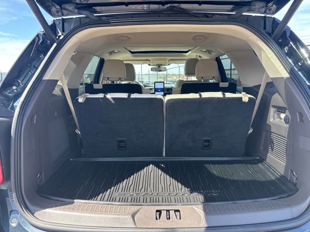 Certified 2022 Ford Explorer Platinum w/ Equipment Group 601A image 12