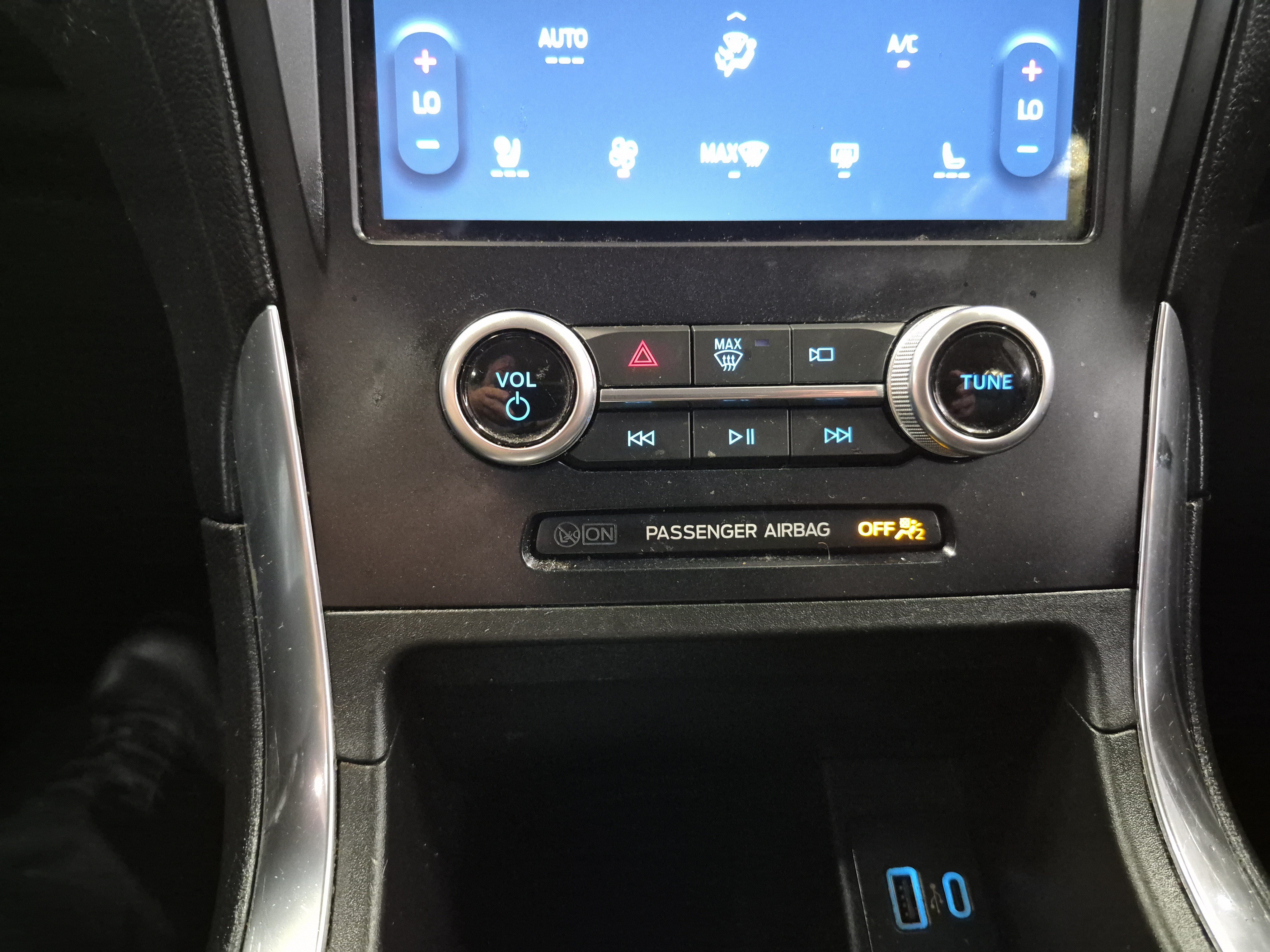 Certified 2024 Ford Edge Titanium AWD/4WD image 32