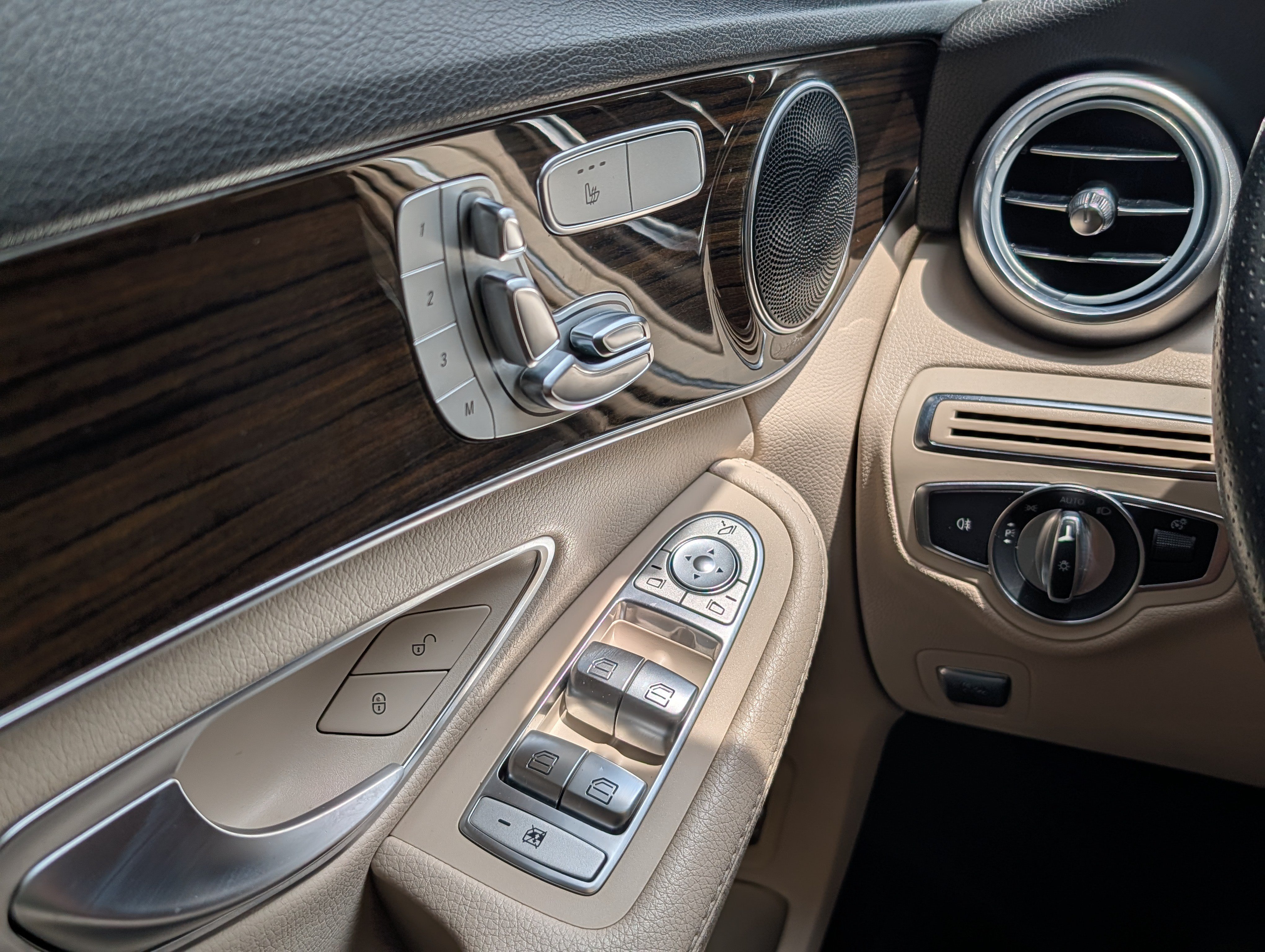 Used 2018 Mercedes-Benz C 300 Sedan image 24