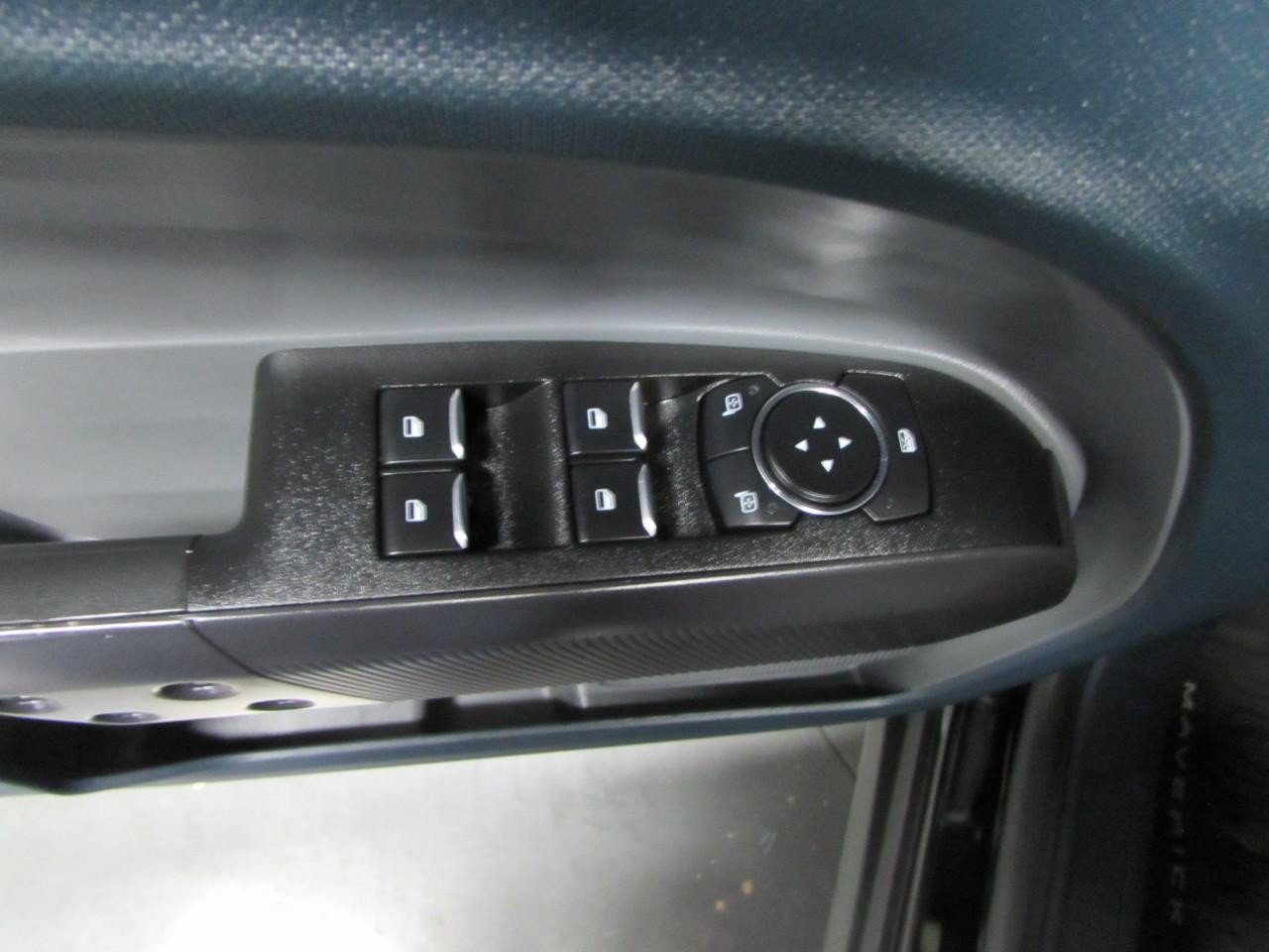 Certified 2024 Ford Maverick Lariat w/ Black Appearance Package FWD image 12