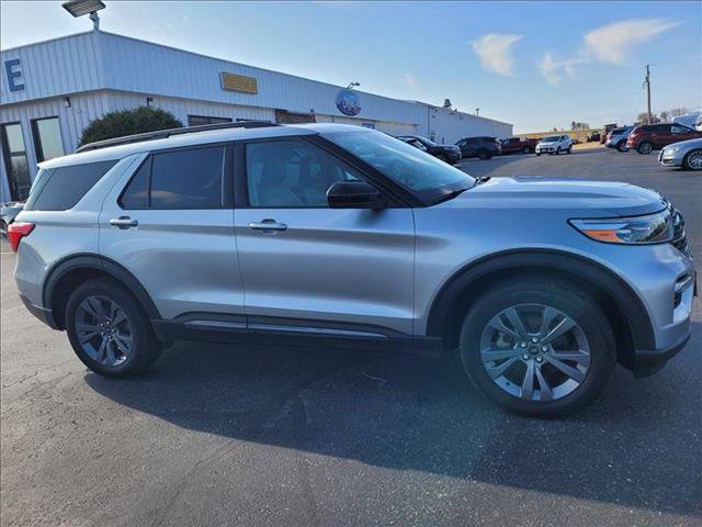 Certified 2023 Ford Explorer XLT w/ Equipment Group 202A AWD/4WD image 4