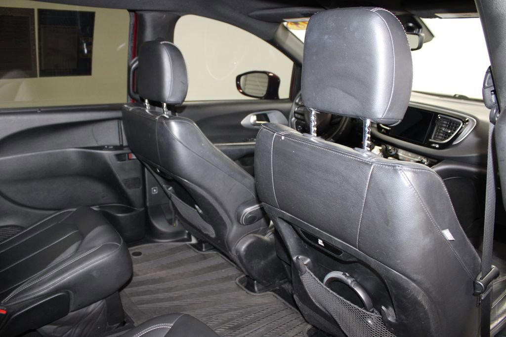 Used 2018 Chrysler Pacifica Touring-L w/ Premium Audio Group FWD image 33