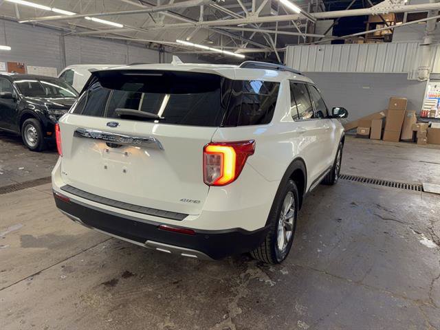 Certified 2022 Ford Explorer XLT w/ Equipment Group 202A image 5