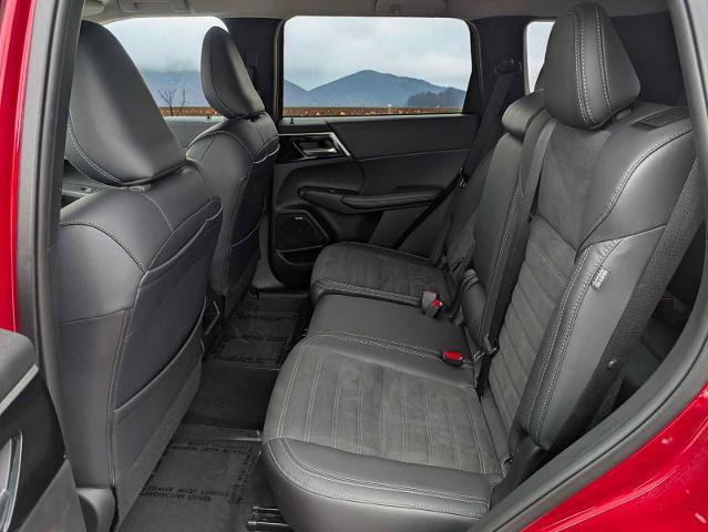 Used 2025 Mitsubishi Outlander SE AWD/4WD image 21