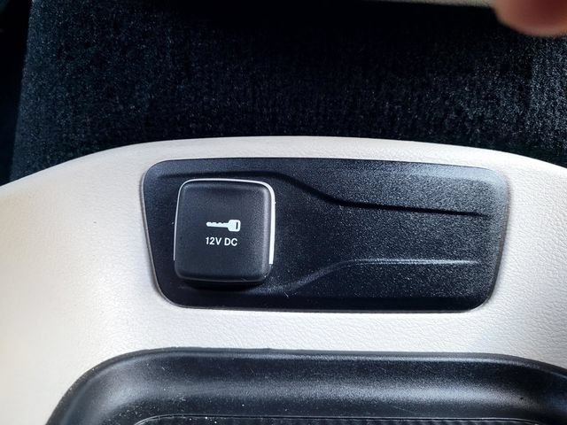 Used 2024 Chrysler Pacifica Touring-L FWD image 16