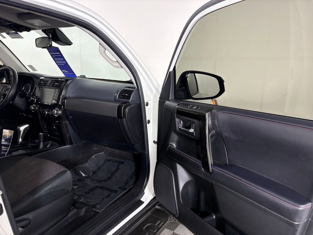 Used 2022 Toyota 4Runner TRD Off-Road AWD/4WD image 34