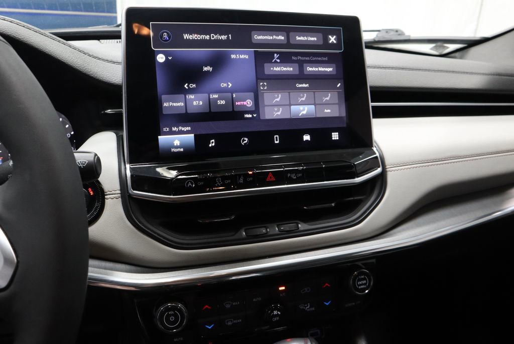 Used 2023 Jeep Compass Limited image 32