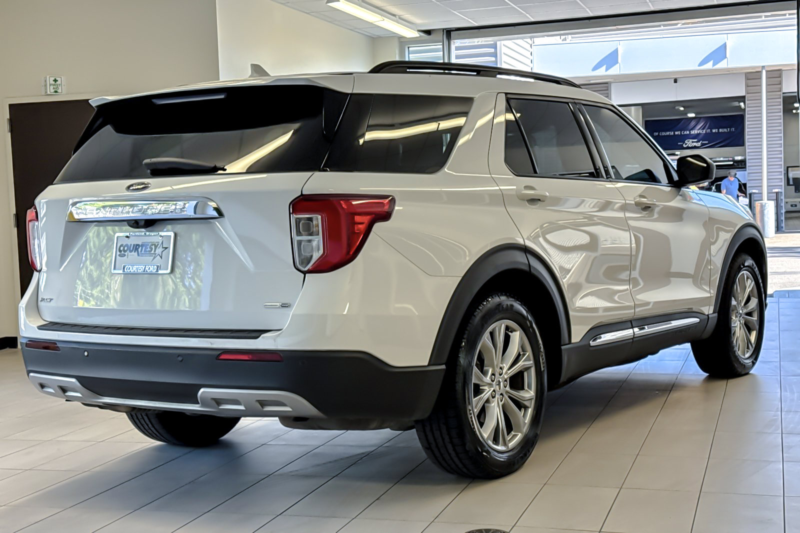 Certified 2020 Ford Explorer XLT w/ Equipment Group 202A AWD/4WD image 4