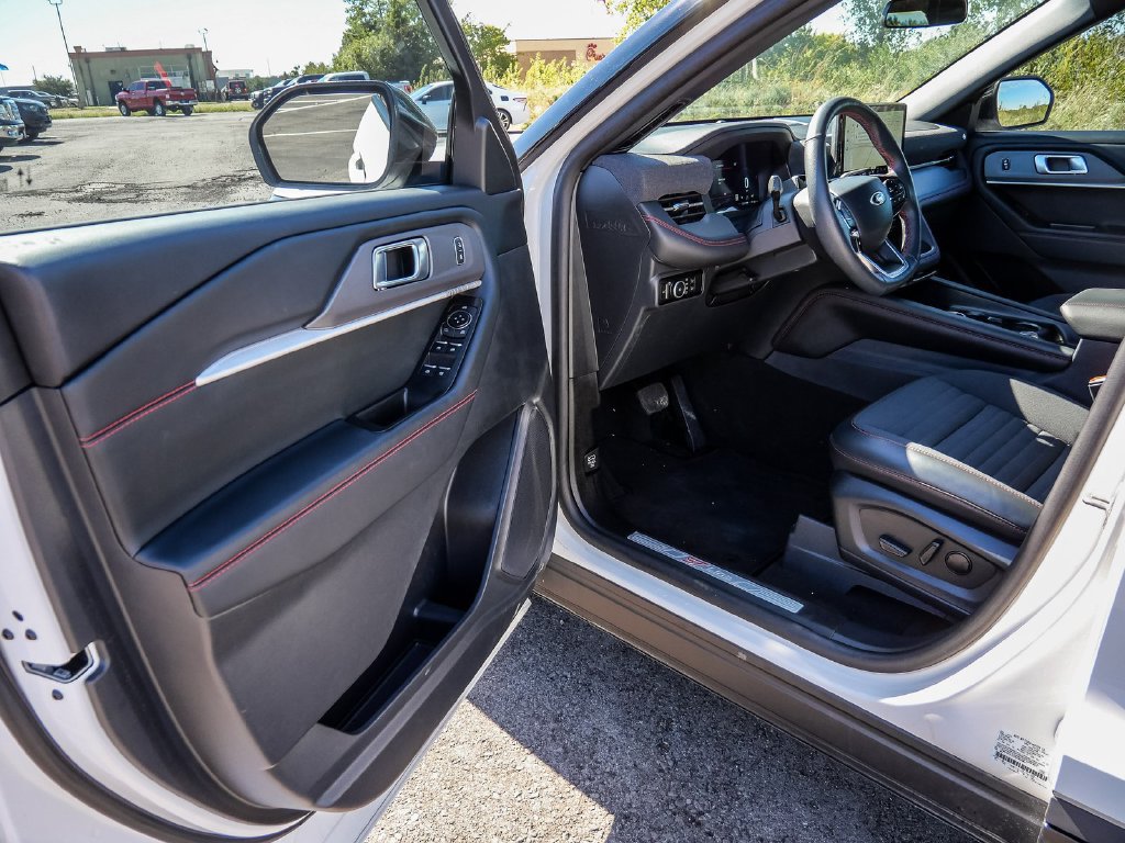 Certified 2025 Ford Explorer ST-Line RWD image 33