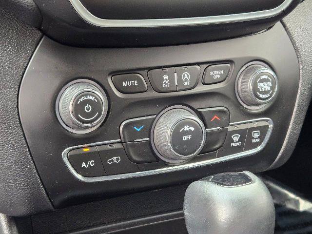 Used 2020 Jeep Cherokee Latitude Plus AWD/4WD image 26