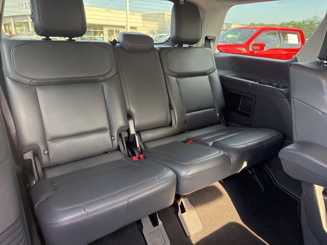 Certified 2025 Ford Expedition Active AWD/4WD image 18