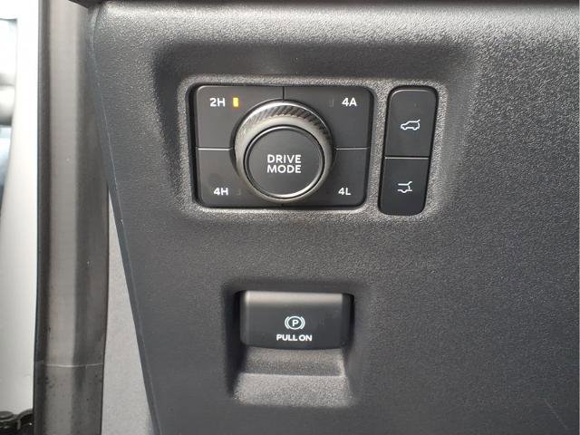 Certified 2025 Ford Expedition Active AWD/4WD image 17