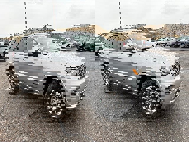 Used 2020 Jeep Grand Cherokee Altitude image 1