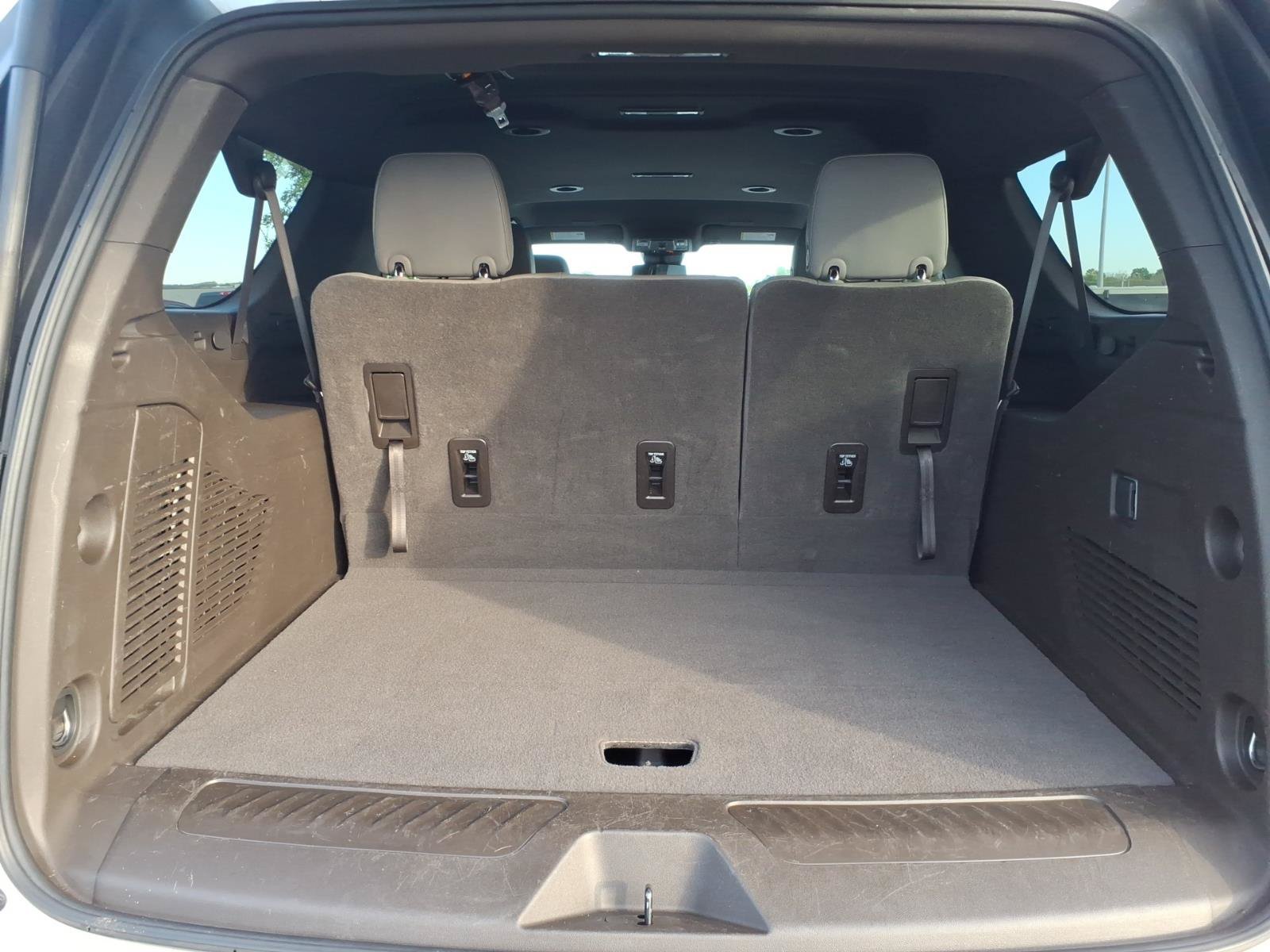 Used 2025 Chevrolet Suburban LT RWD image 17
