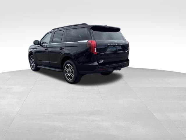 Certified 2025 Ford Expedition Active image 3
