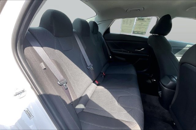 Used 2024 Hyundai Elantra SE FWD image 29