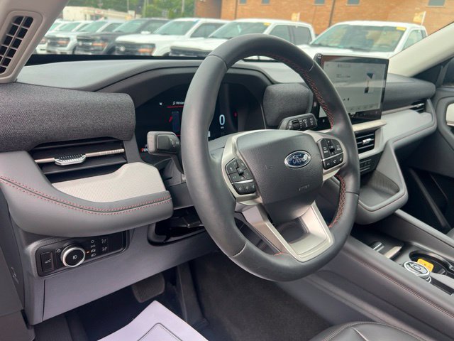 Certified 2025 Ford Explorer Active w/ Active Comfort Package AWD/4WD image 7
