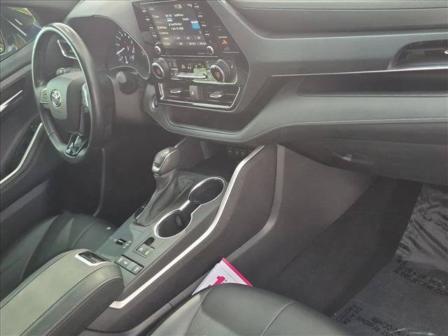 Used 2021 Toyota Highlander XSE FWD image 19