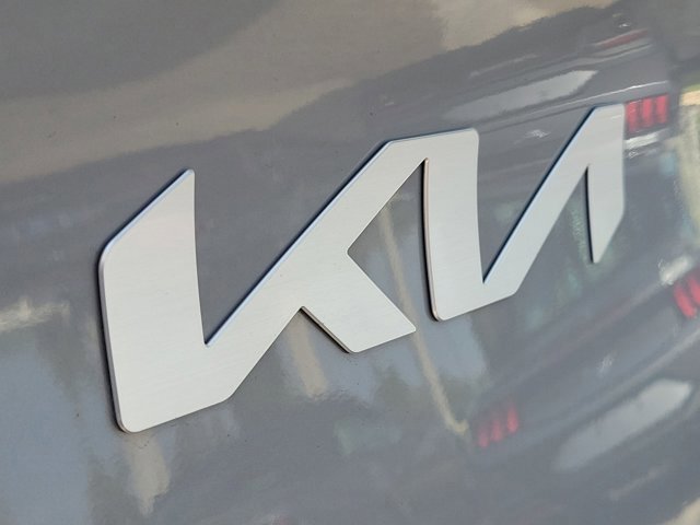 Used 2025 Kia Sportage SX image 11