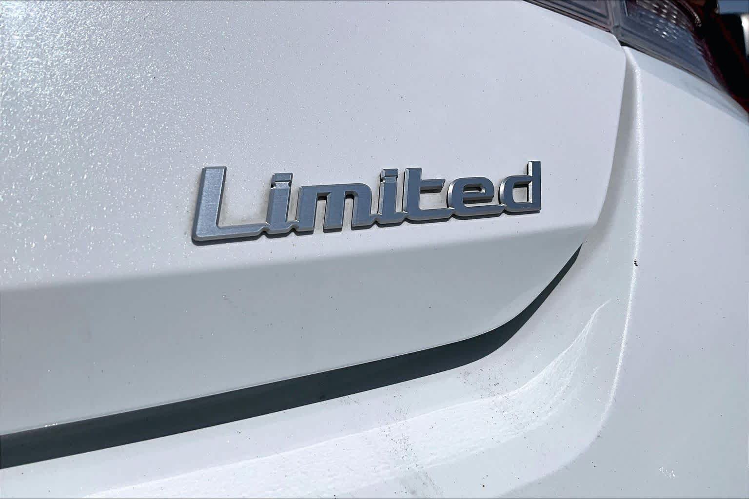 Used 2025 Hyundai Elantra Limited FWD image 30