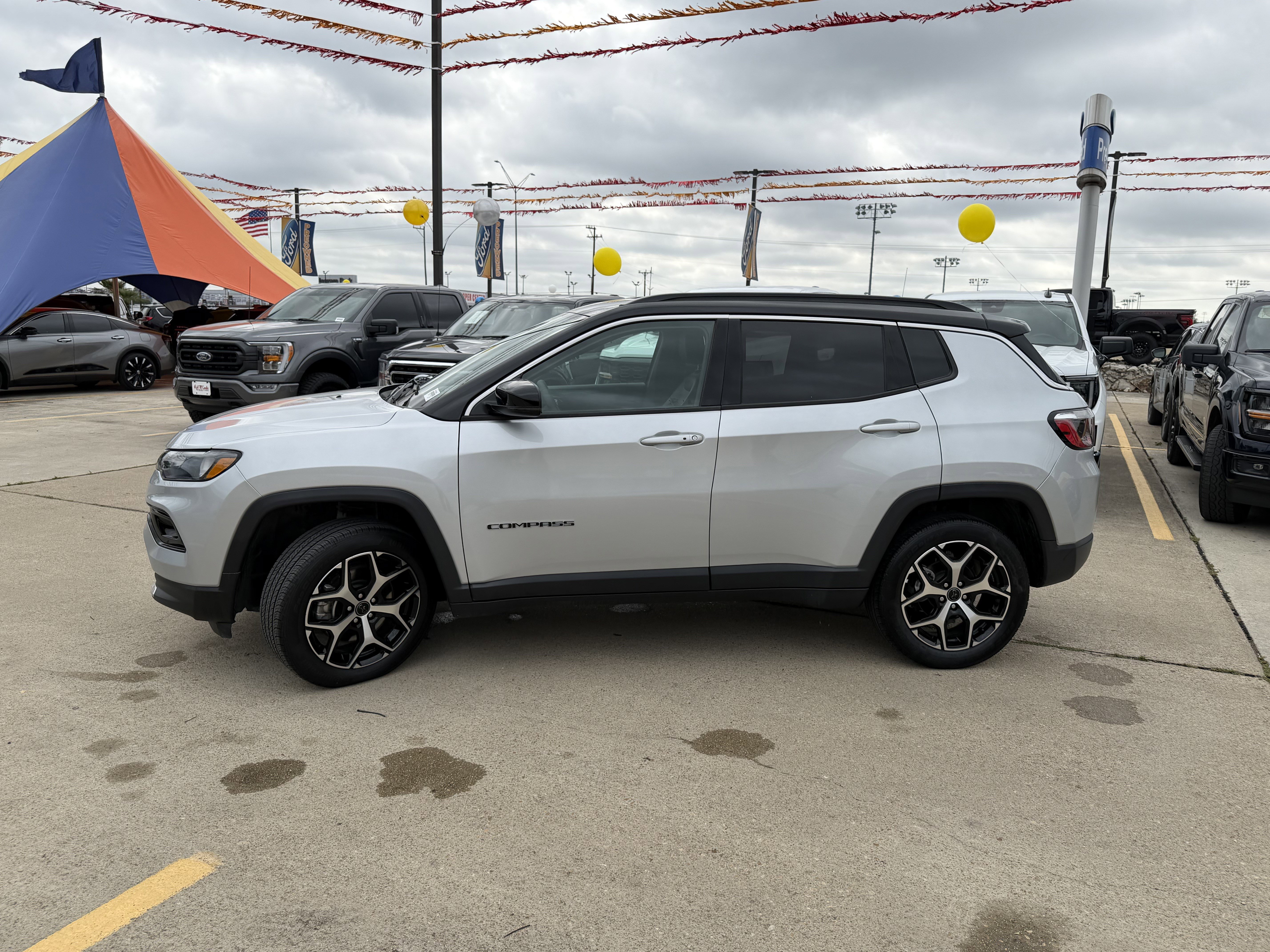 Used 2025 Jeep Compass Limited AWD/4WD image 10