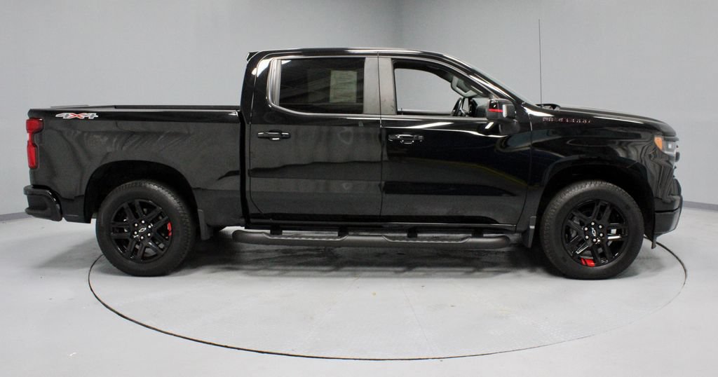 Used 2023 Chevrolet Silverado 1500 RST w/ Redline Edition AWD/4WD image 11