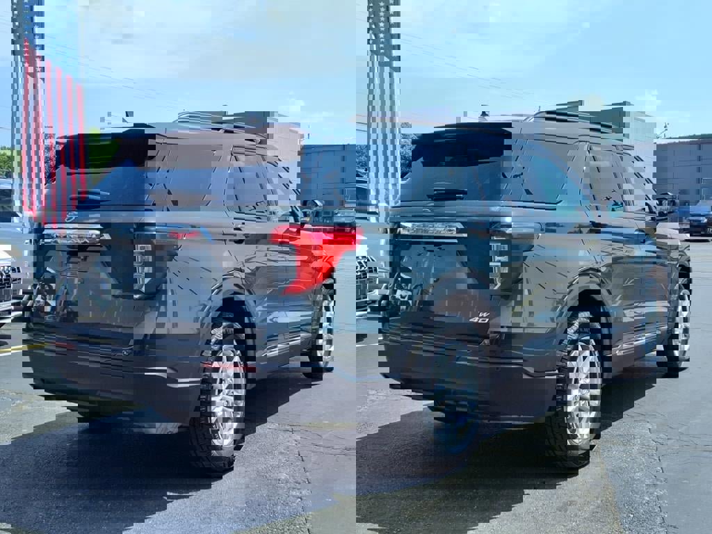 Certified 2023 Ford Explorer XLT image 4