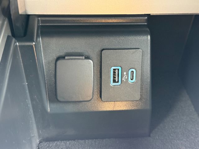 Certified 2022 Ford Explorer XLT image 13