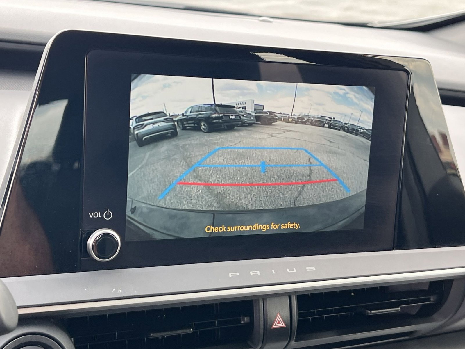 Used 2025 Toyota Prius LE image 19