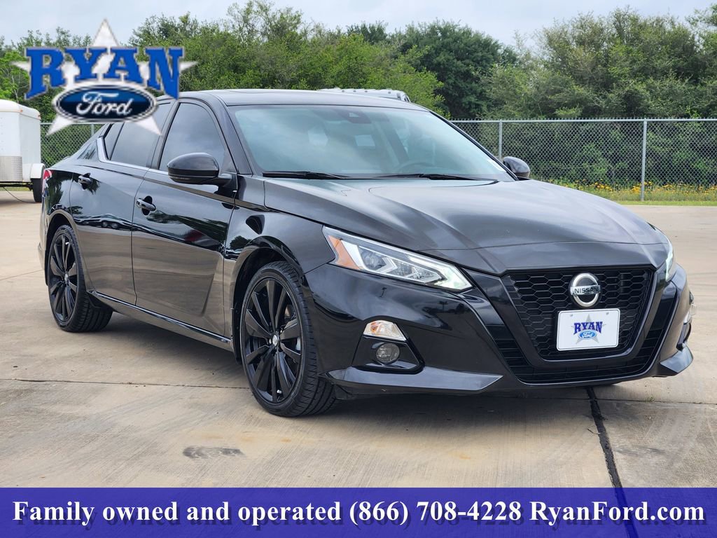 Used 2022 Nissan Altima 2.5 SR w/ Midnight Edition Package FWD image 2