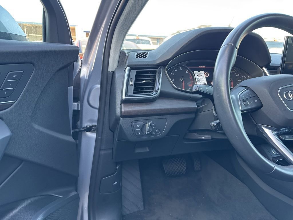 Used 2023 Audi Q5 2.0T Premium w/ Convenience Package image 8