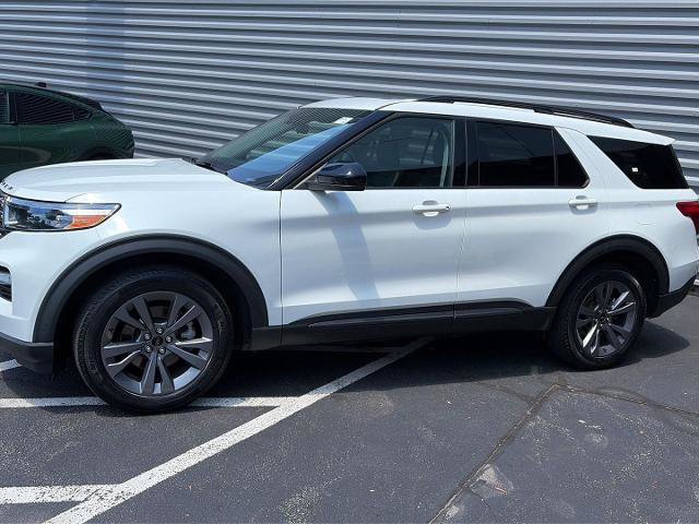 Certified 2022 Ford Explorer XLT w/ Equipment Group 202A AWD/4WD image 3