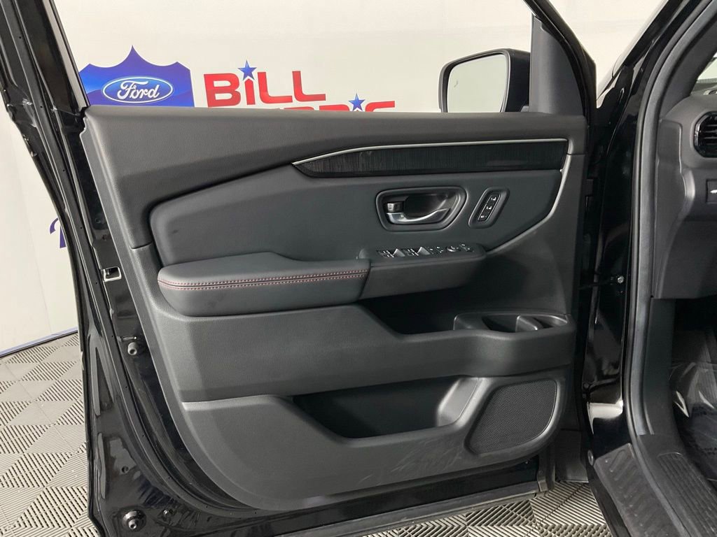 Used 2025 Honda Pilot Black Edition image 12