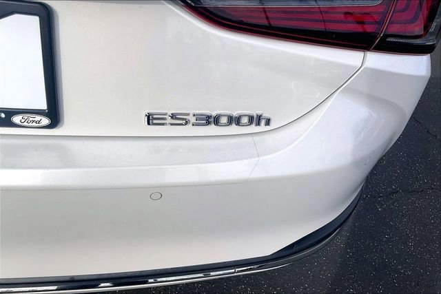 Used 2019 Lexus ES 300h w/ Accessory Package 2 image 10