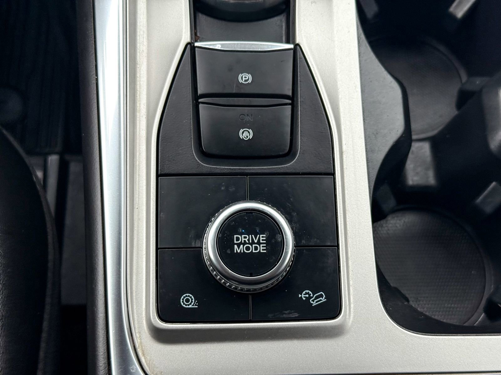 Certified 2022 Ford Explorer XLT w/ Equipment Group 202A image 33