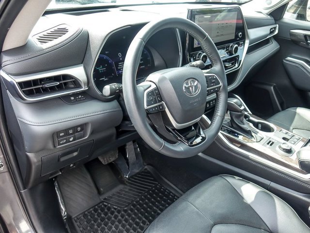 Used 2024 Toyota Highlander Platinum AWD/4WD image 14