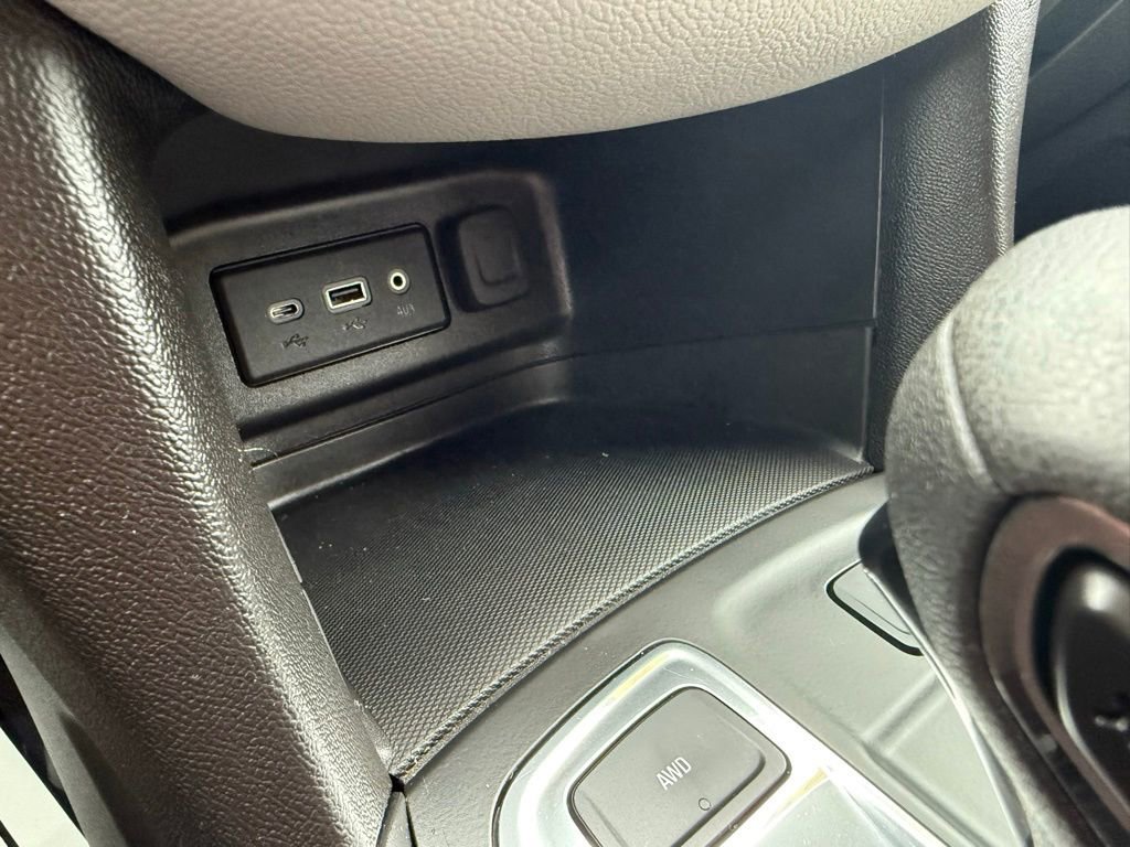 Used 2023 Chevrolet Equinox LT image 46