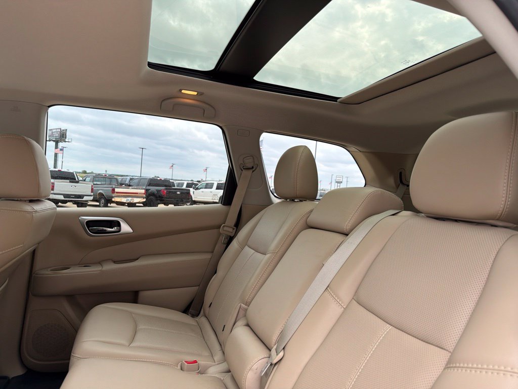 Used 2017 Nissan Pathfinder Platinum AWD/4WD image 35