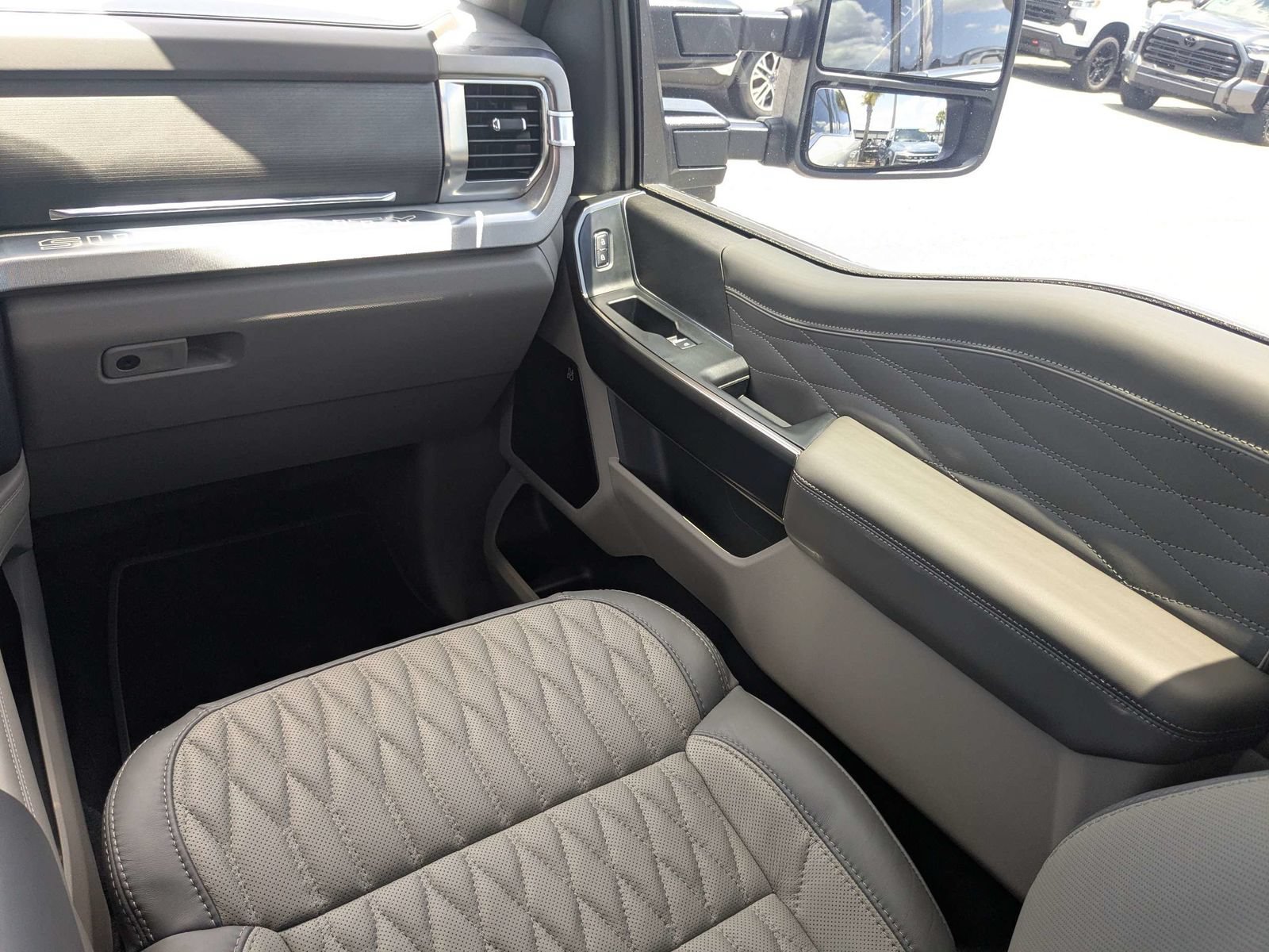 Certified 2026 Ford F350 Platinum w/ Platinum Plus Package AWD/4WD image 18