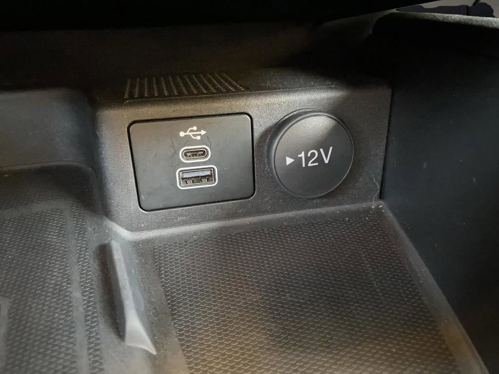 Certified 2025 Ford Escape Platinum image 28