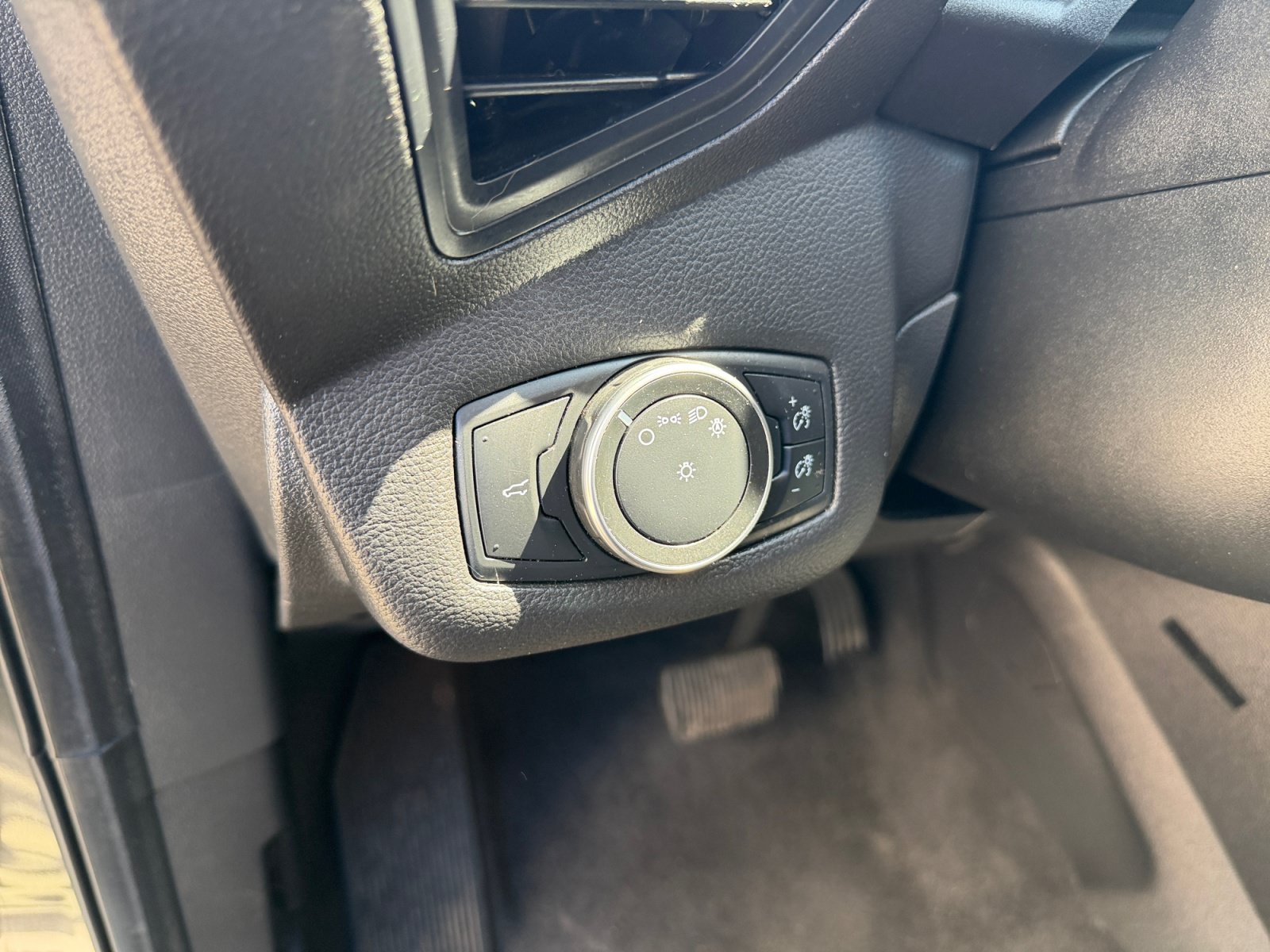 Certified 2019 Ford Escape S FWD image 32
